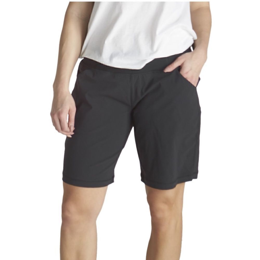 EUC WOMEN’S SIZE 6 THE NORTH FACE BERMUDA CARGO STYLE BLACK NYLON SHORTS